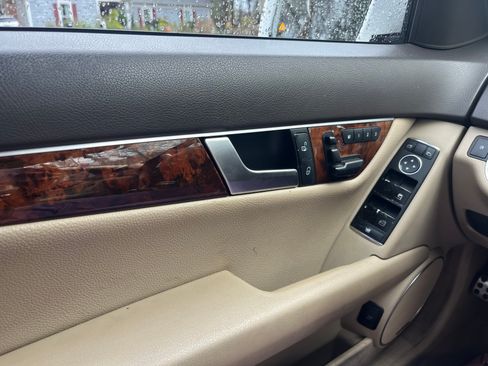 Used 2013 Mercedes-Benz C 250 Sedan image 2