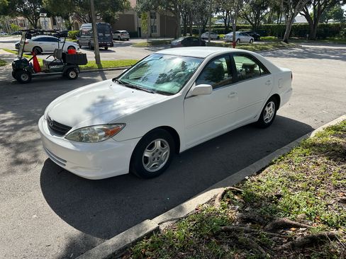 Used 2003 Toyota Camry SE image 2
