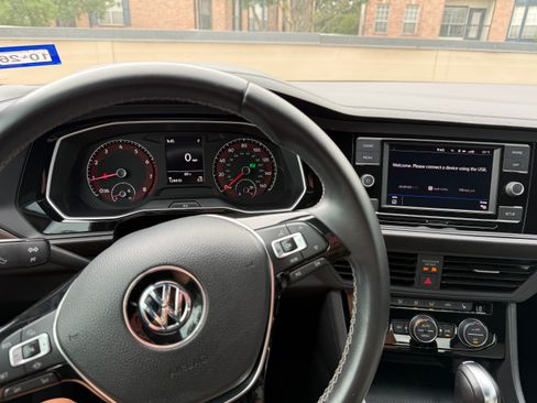 Used 2019 Volkswagen Jetta R-Line FWD image 6