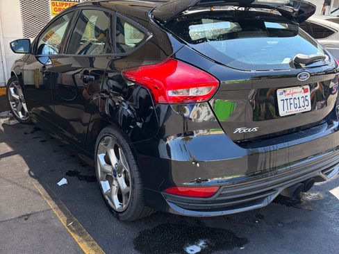 Used 2016 Ford Focus ST w/ Equipment Group 402A FWD image 2