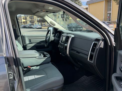 Used 2018 RAM 1500 Classic SLT AWD/4WD image 4