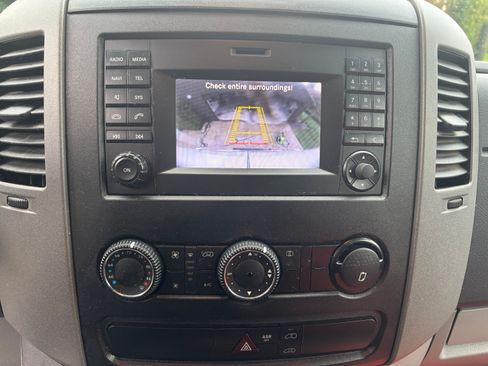 Used 2017 Mercedes-Benz Sprinter 2500 image 13