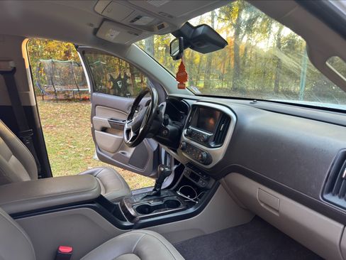 Used 2017 GMC Canyon SLT w/ Driver Alert Package image 11