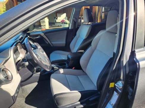 Used 2016 Toyota RAV4 XLE image 11