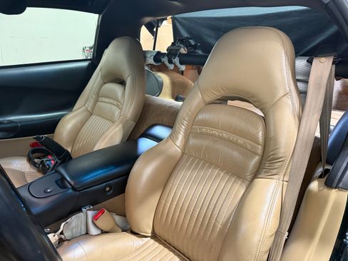 Used 2000 Chevrolet Corvette Coupe w/ Roof Pkg image 15