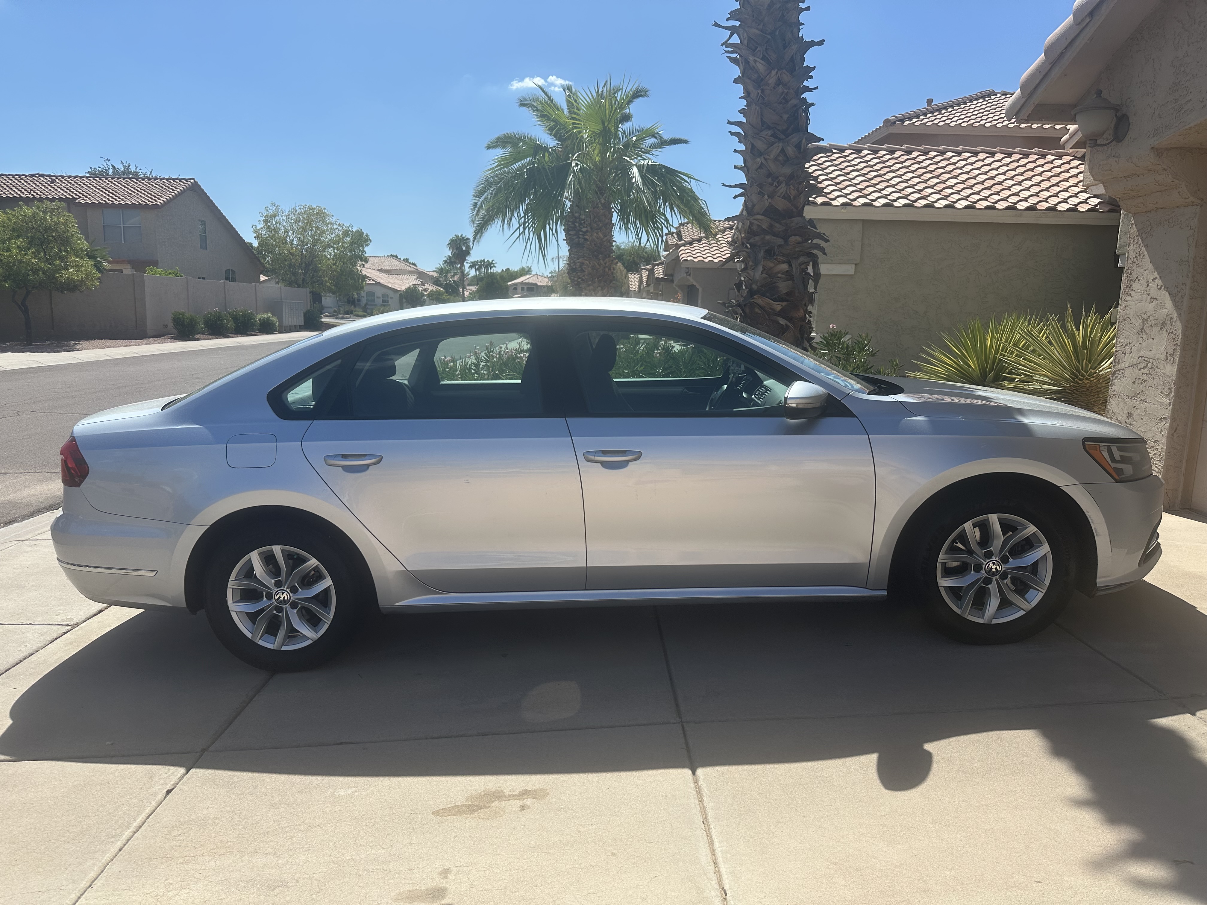 Used 2018 Volkswagen Passat 2.0T S FWD image 1