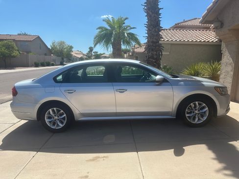 Used 2018 Volkswagen Passat 2.0T S FWD image 1