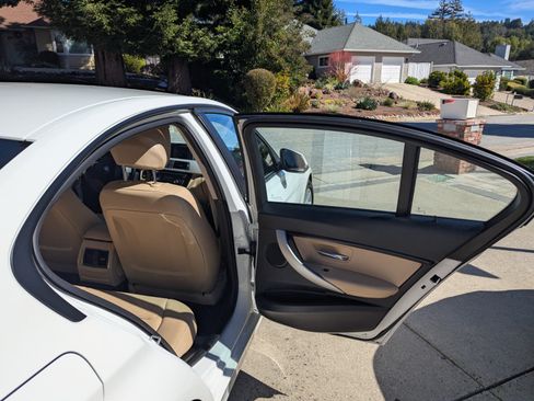 Used 2018 BMW 320i Sedan image 9