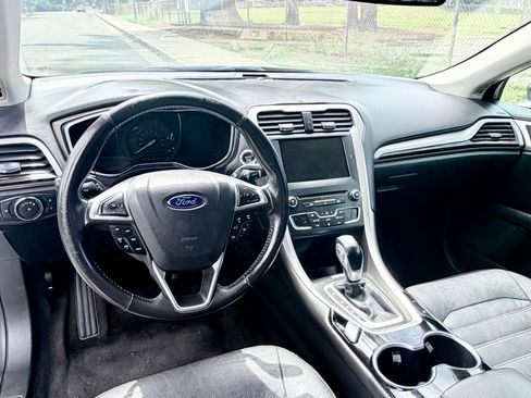 Used 2016 Ford Fusion Energi SE FWD image 10