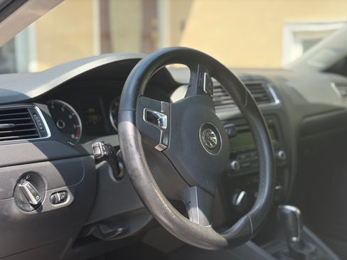 Used 2012 Volkswagen Jetta SE FWD image 6