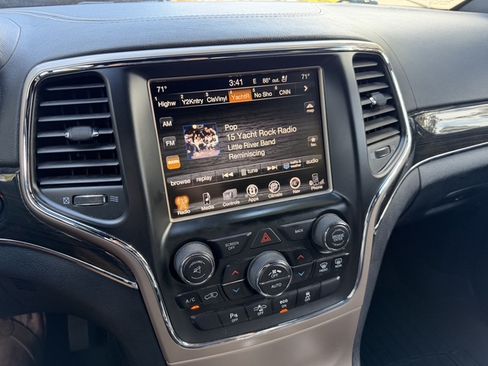 Used 2015 Jeep Grand Cherokee Overland w/ Advanced Technology Group AWD/4WD image 10