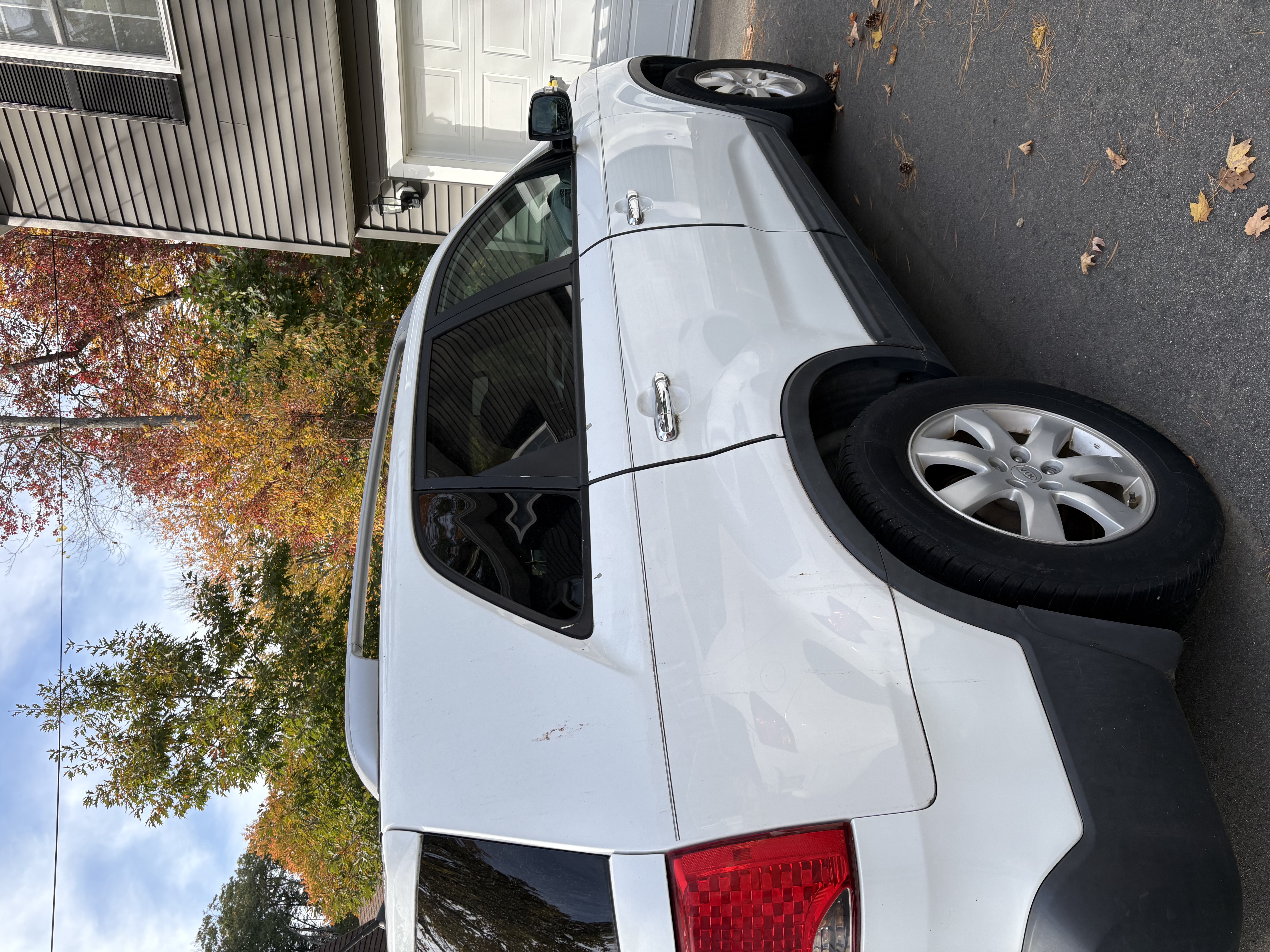 Used 2011 Kia Sorento 2WD w/ Convenience Pkg image 4