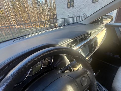 Used 2015 Toyota Corolla LE image 23