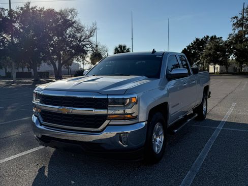 Used 2018 Chevrolet Silverado 1500 LT w/ All Star Edition image 2