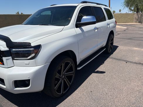 Used 2010 Toyota Sequoia Platinum AWD/4WD image 2