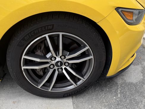 Used 2017 Ford Mustang GT Premium image 9