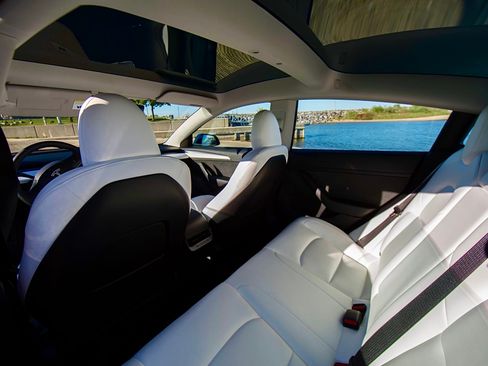 Used 2023 Tesla Model 3 Standard Range image 10