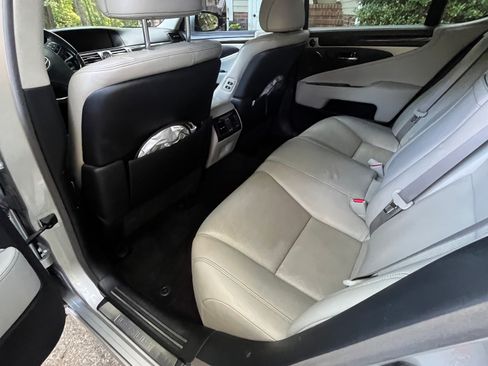 Used 2016 Lexus LS 460 w/ Comfort Package RWD image 10