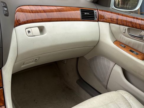 Used 2001 Lexus LS 430 RWD image 12