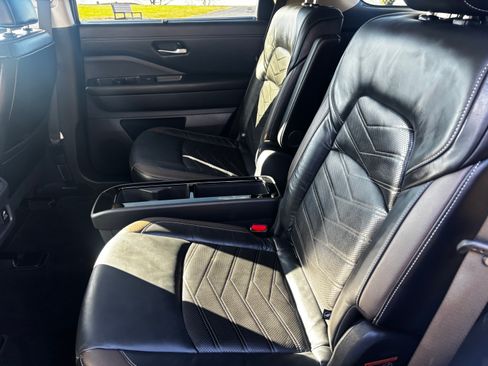 Used 2022 Nissan Pathfinder Platinum w/ Cargo Package image 15