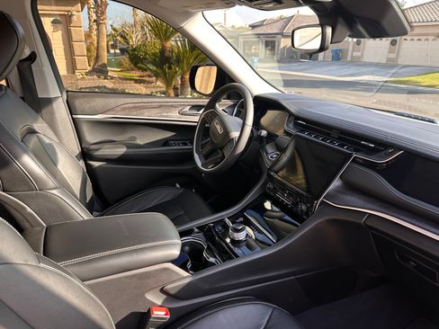 Used 2023 Jeep Grand Cherokee 4WD 4xe image 4