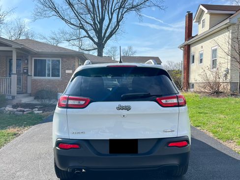 Used 2016 Jeep Cherokee Latitude w/ Cold Weather Group image 9