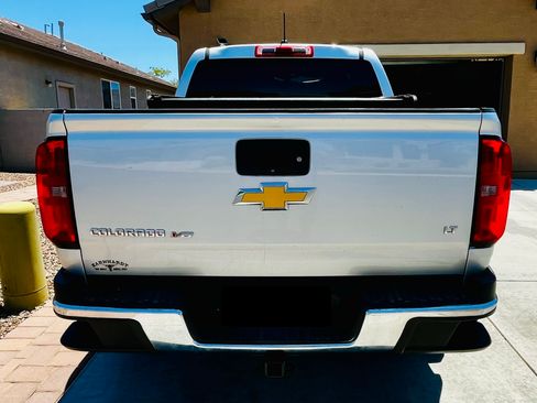 Used 2020 Chevrolet Colorado LT RWD image 2