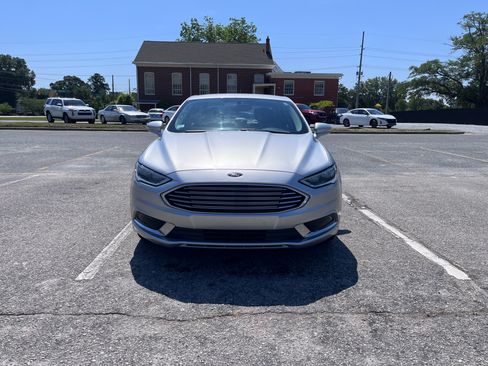 Used 2018 Ford Fusion SE w/ Fusion SE Technology Package FWD image 4