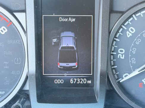 Used 2020 Toyota Tacoma TRD Off-Road image 8