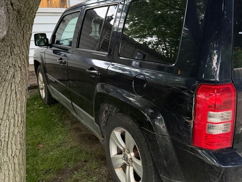 Used 2011 Jeep Patriot Latitude AWD/4WD image 12