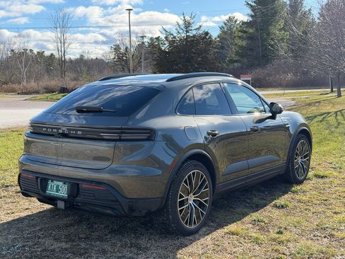Used 2024 Porsche Macan 4 Electric image 4