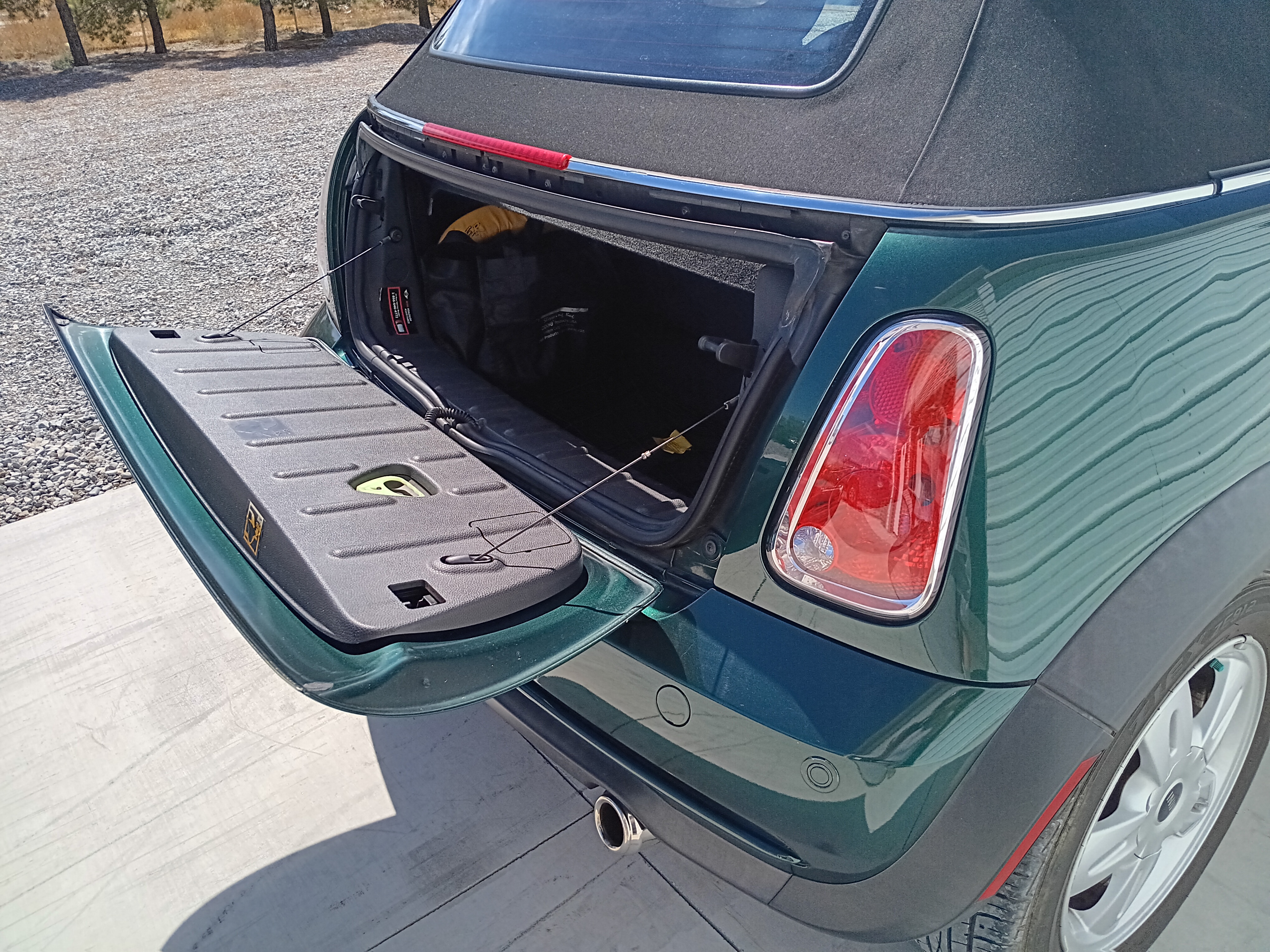 Used 2006 MINI Cooper Convertible FWD image 8
