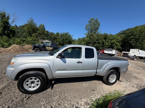 Used 2010 Toyota Tacoma 4x4 Access Cab V6 image 1