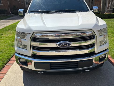 Used 2015 Ford F150 Lariat image 11