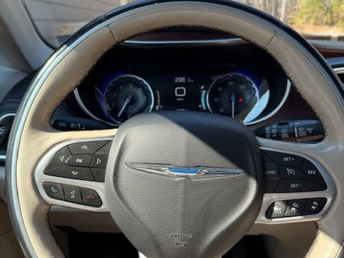 Used 2017 Chrysler Pacifica Limited w/ Advanced Safetytec Group image 15