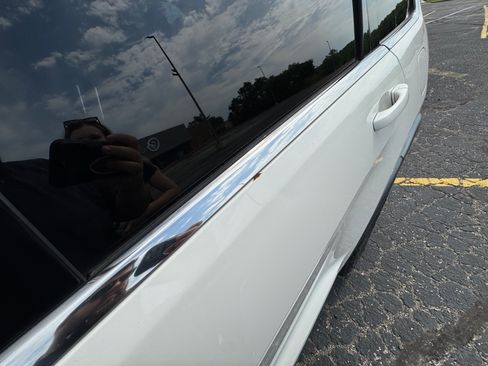 Used 2012 Jeep Grand Cherokee Laredo w/ Laredo E Group image 11