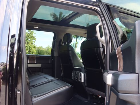 Used 2018 Ford F250 Lariat w/ FX4 Off-Road Package AWD/4WD image 24