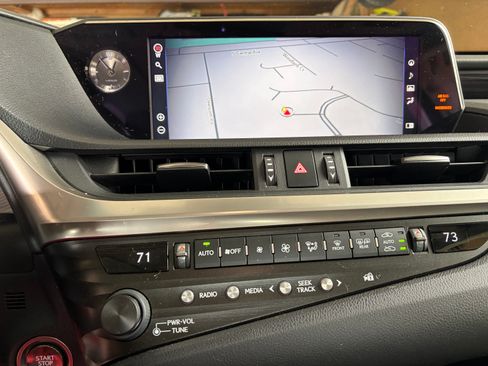 Used 2020 Lexus ES 350 Ultra Luxury w/ Accessory Package 2 FWD image 14