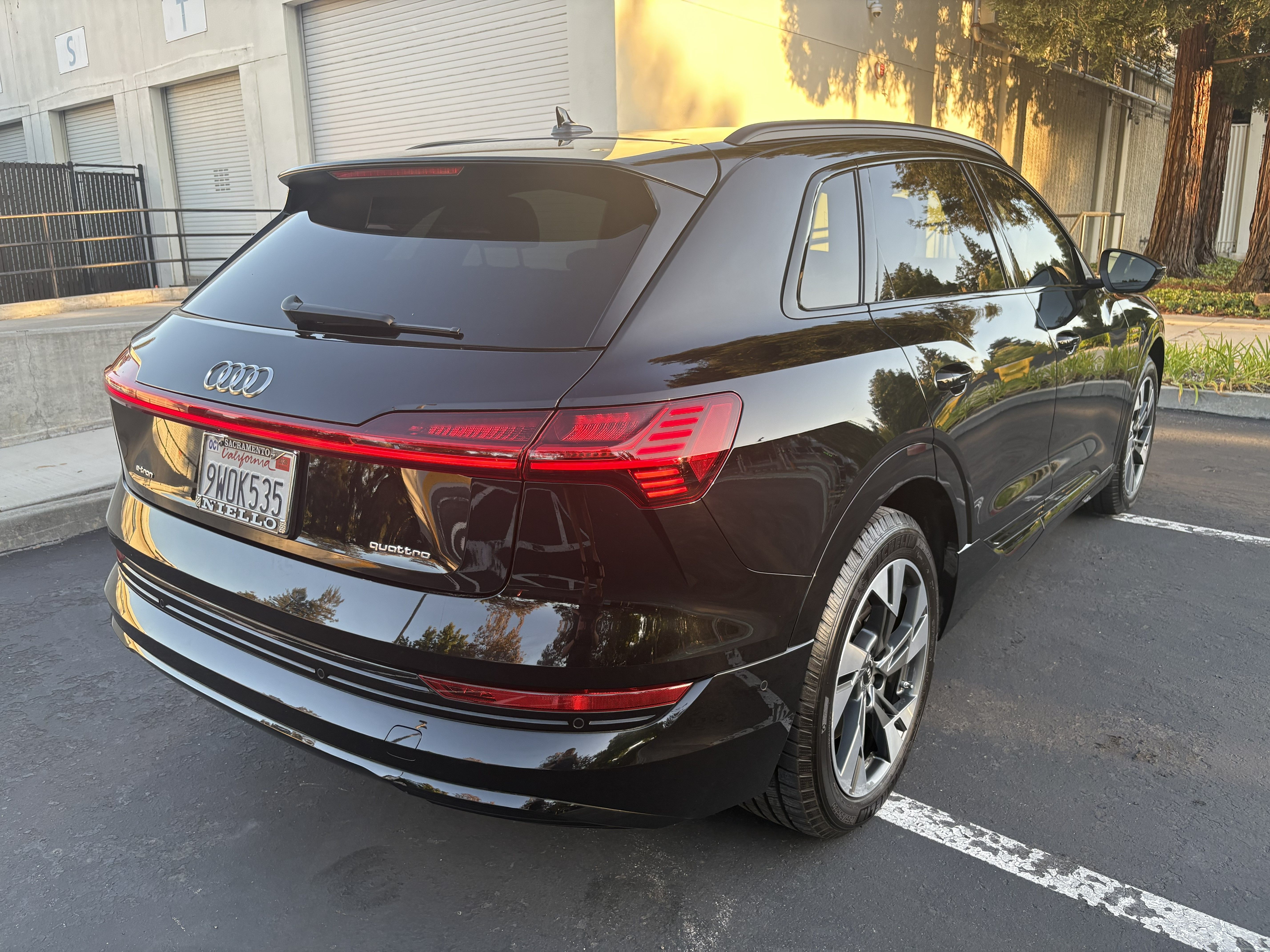Used 2022 Audi e-tron Premium w/ Convenience Plus Package AWD/4WD image 26