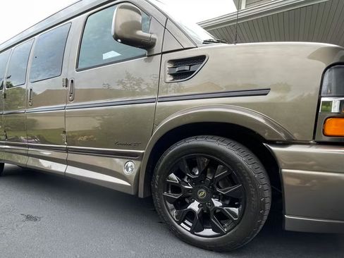 Used 2022 Chevrolet Express 2500 Extended w/ Enhanced Convenience Package image 2