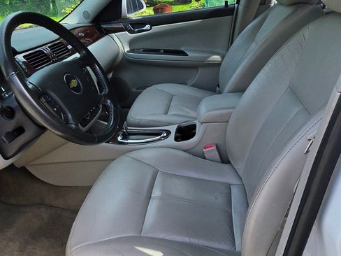 Used 2011 Chevrolet Impala LT w/ Luxury Edition Package FWD image 9