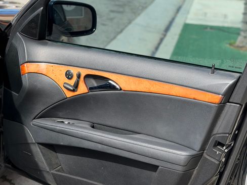 Used 2009 Mercedes-Benz E 350 Sedan image 15