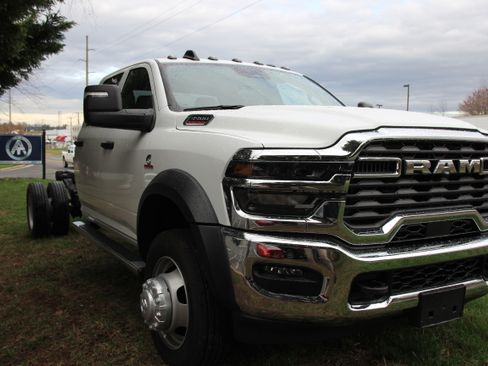 Used 2025 RAM 5500 Tradesman image 17