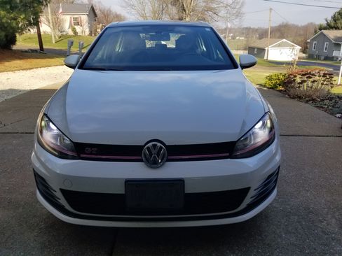 Used 2017 Volkswagen GTI SE image 1