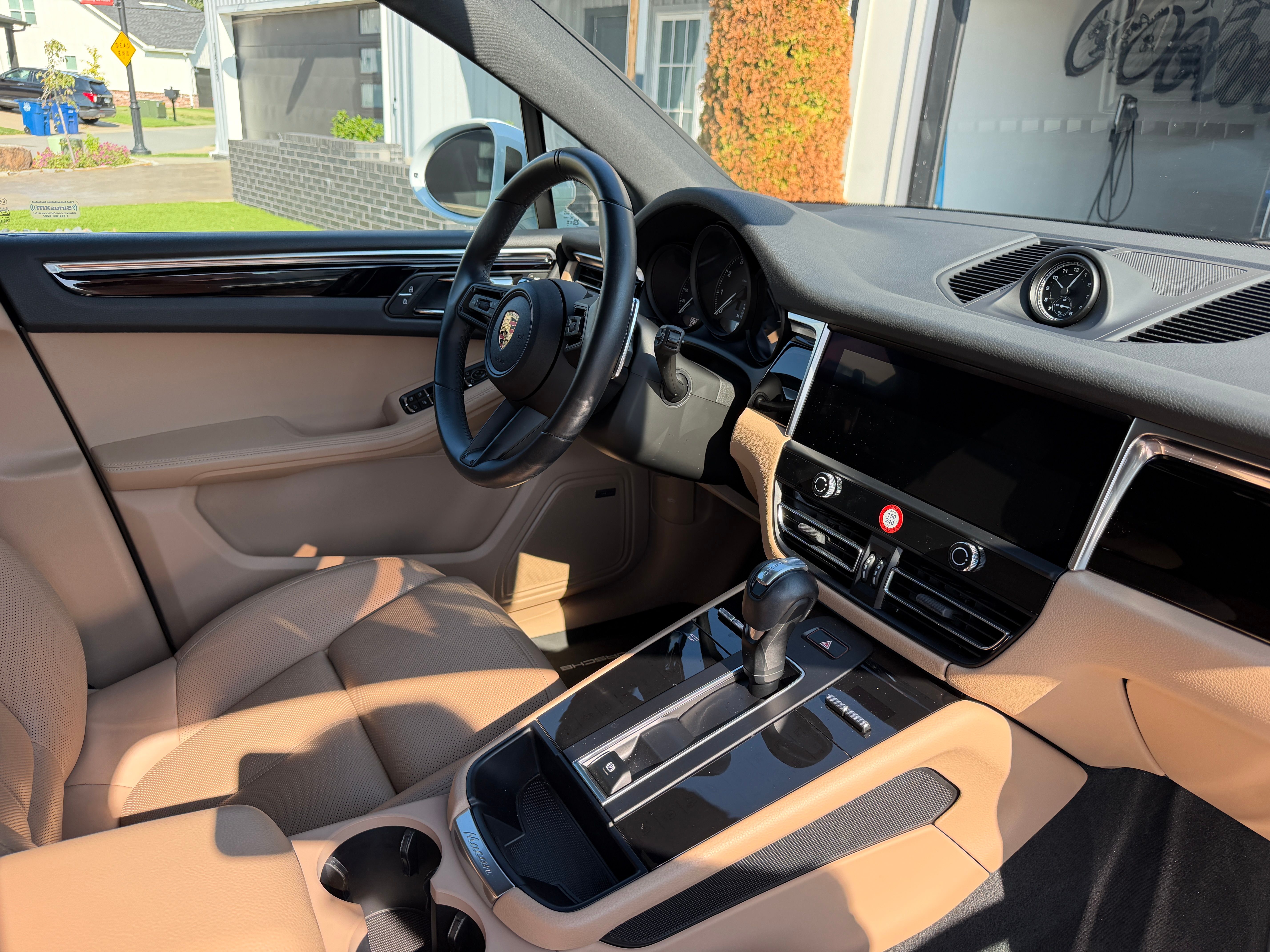 Used 2024 Porsche Macan AWD/4WD image 28