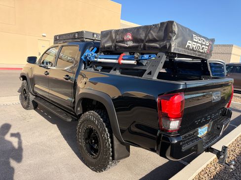 Used 2018 Toyota Tacoma TRD Off-Road w/ Technology Package AWD/4WD image 4