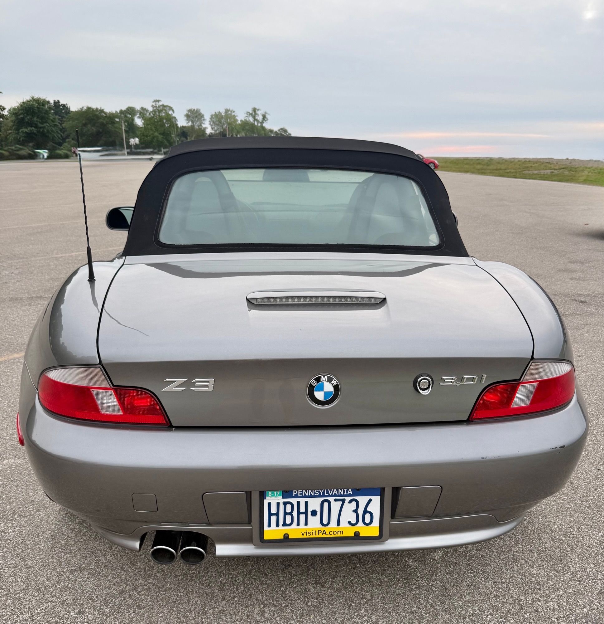 Used 2001 BMW Z3 3.0i RWD image 9