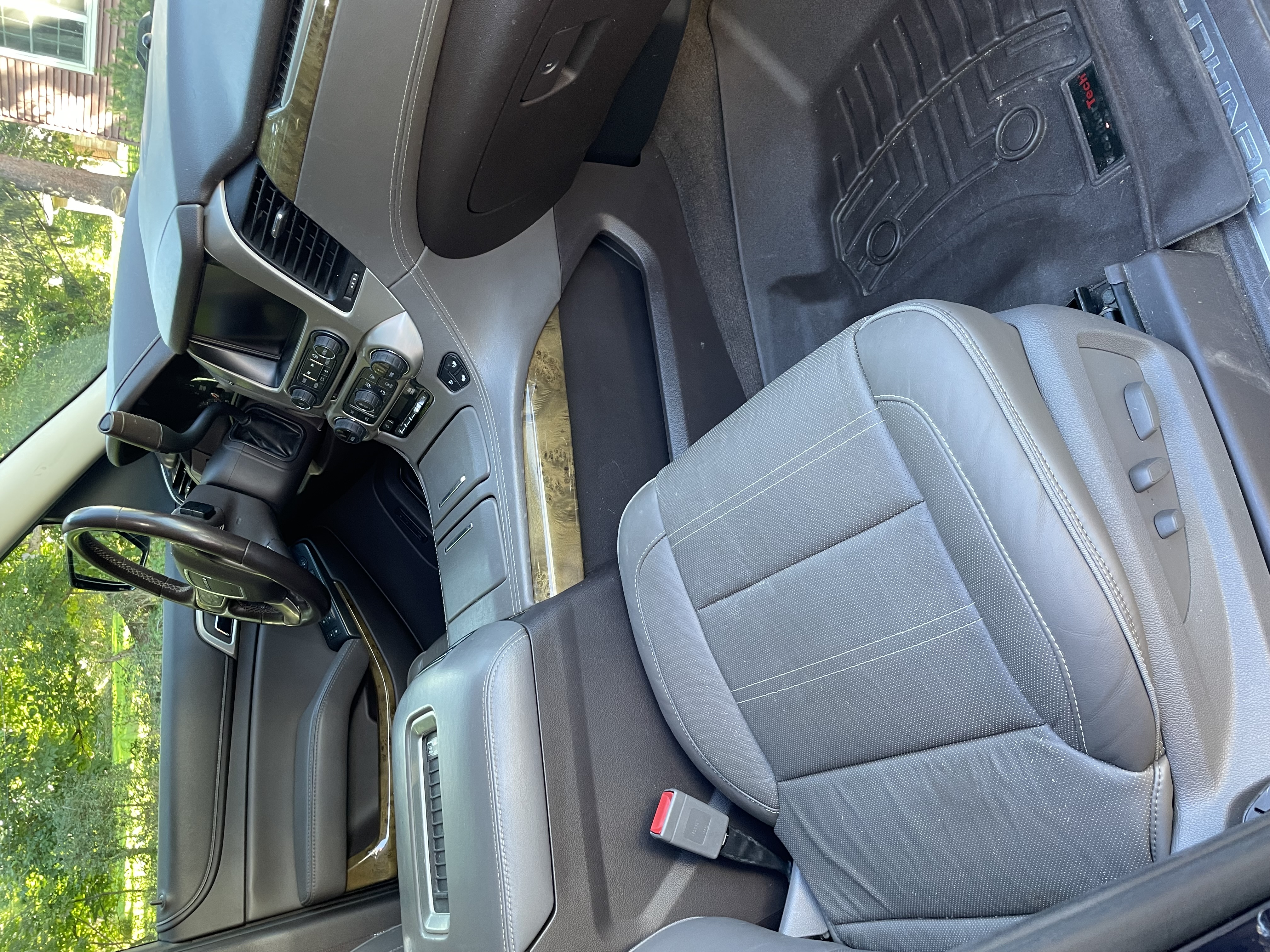 Used 2017 GMC Yukon Denali w/ Open Road Package AWD/4WD image 9