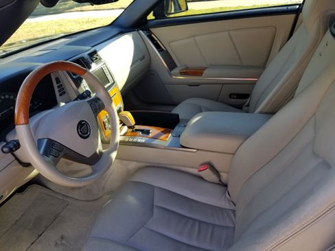Used 2006 Cadillac XLR image 16