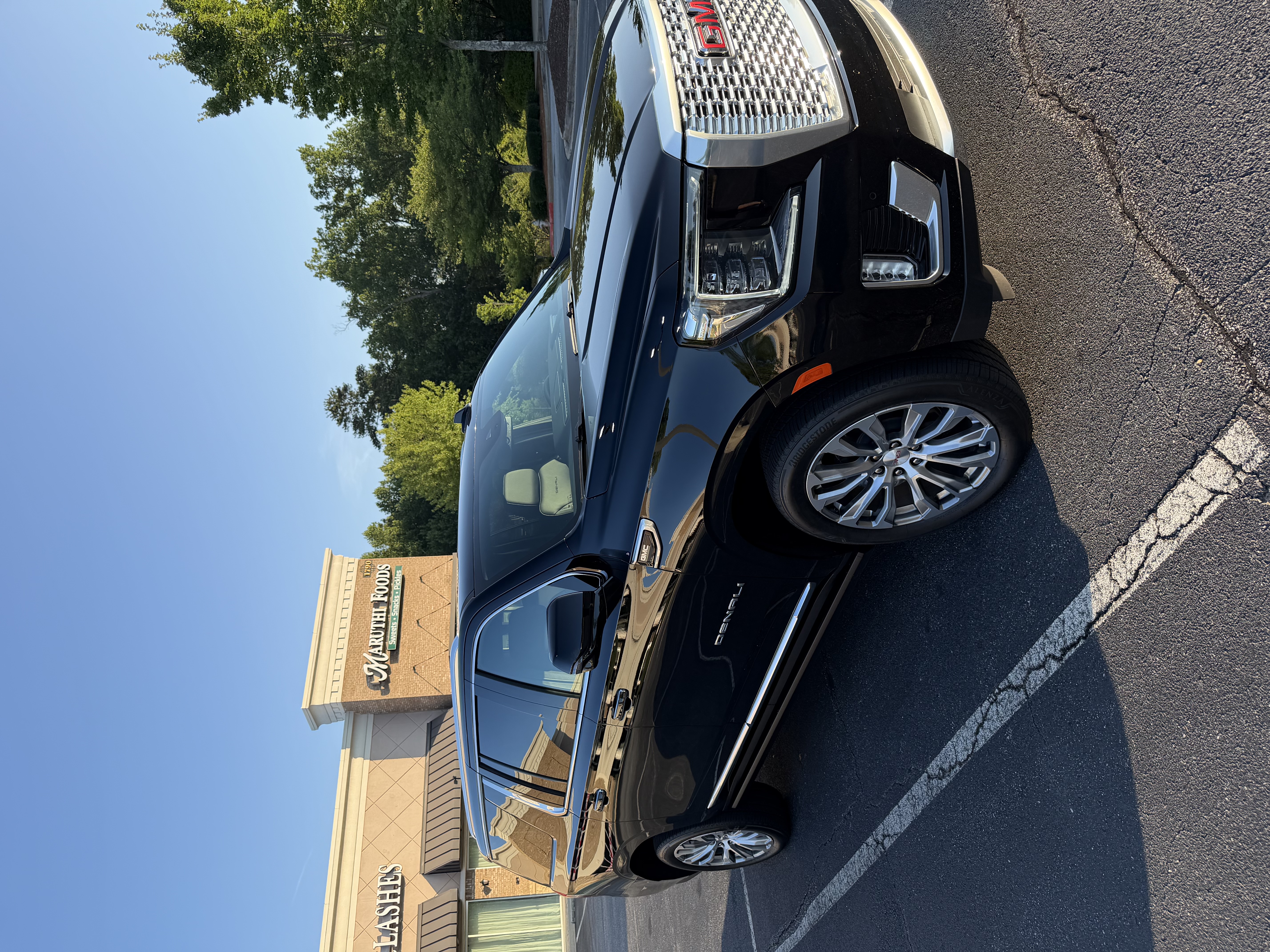 Used 2023 GMC Yukon XL Denali AWD/4WD image 8